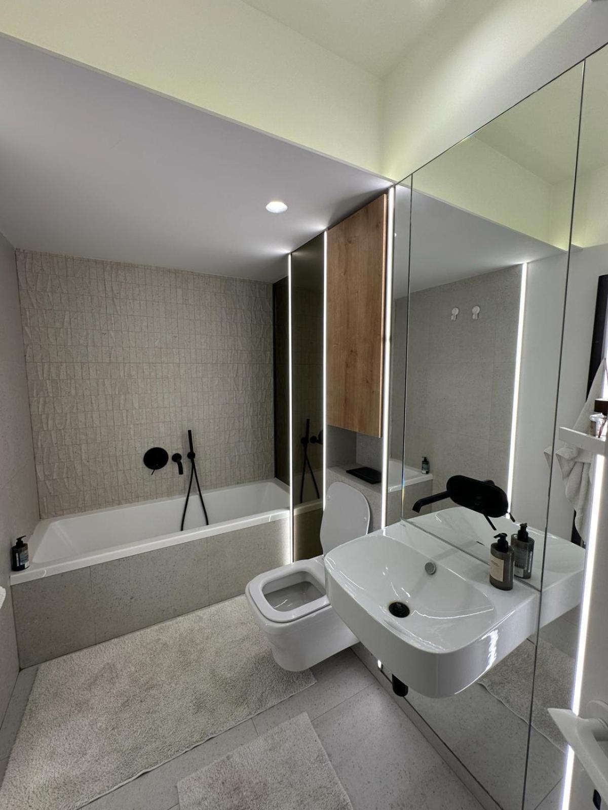 De Lux Apartment *